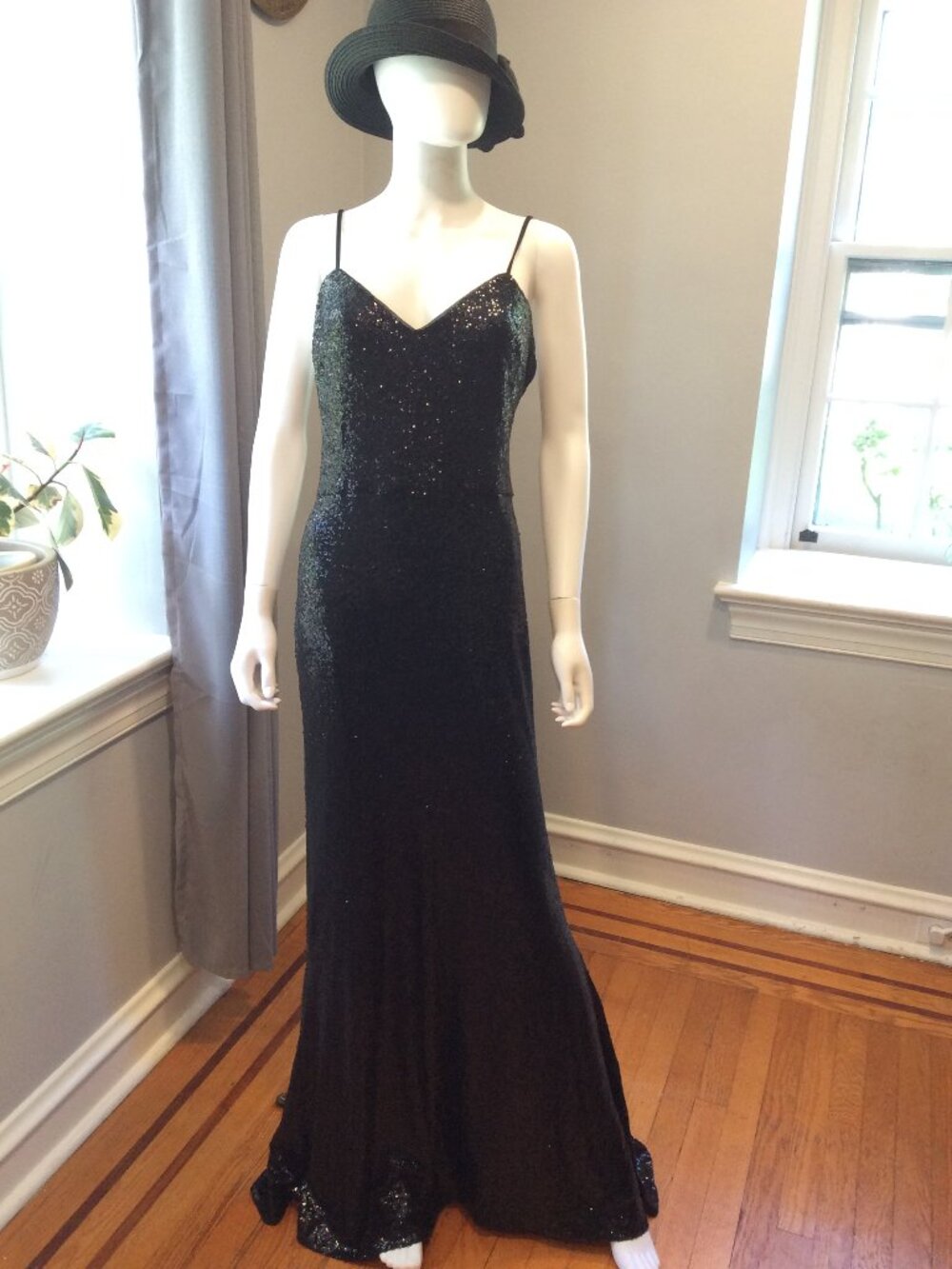 Donna Karen Black Sequin Evening Spaghetti Strap Formal Dress Glamorous Maxi